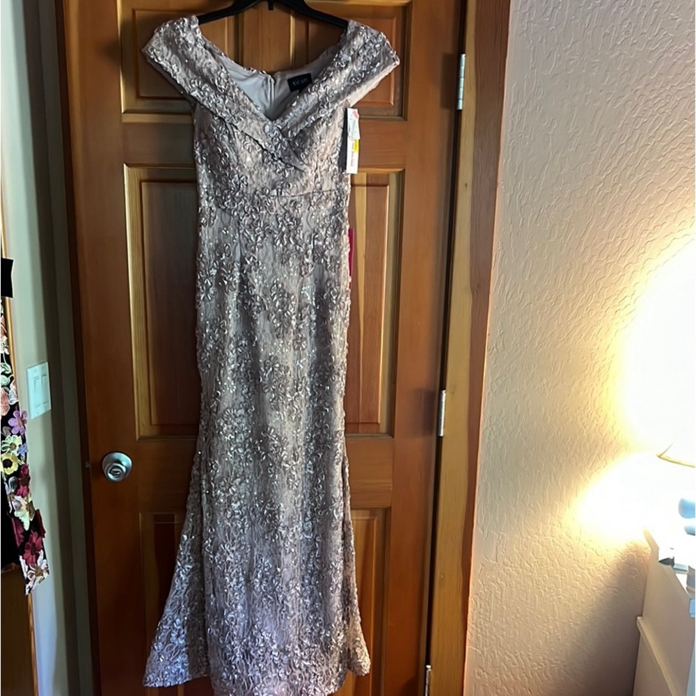 Elegant Lace Evening Gown in Silver